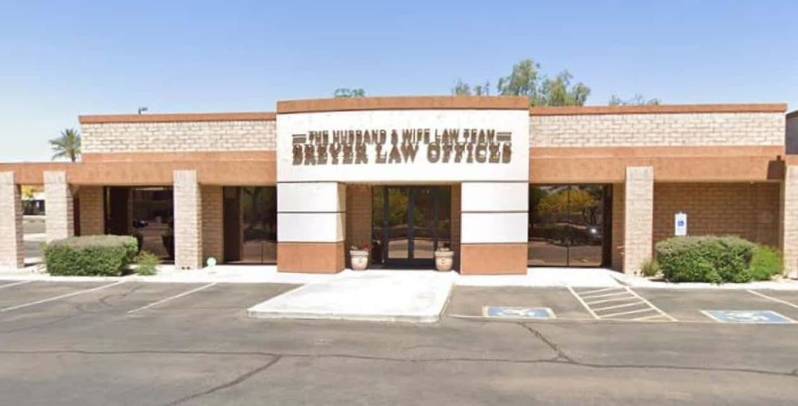 The Husband & Wife Law Team logo